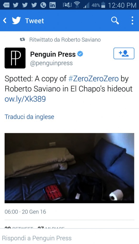 tweet della Penguin Press che mostra fiera la sua edizione sul letto de El Chapo ritwittato da Saviano stesso