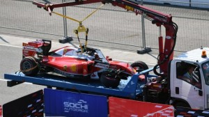 La Ferrari di Vettel dopo il doppio incidente in Russia con Kvyat