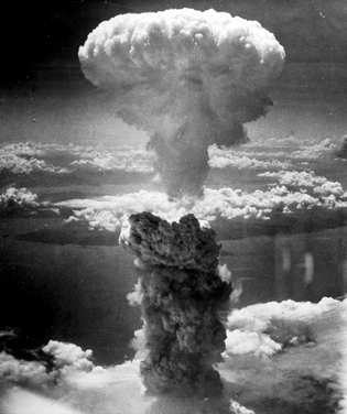 il Fungo Atomico che Domani si alzerà dall'olocausto di Nagasaki